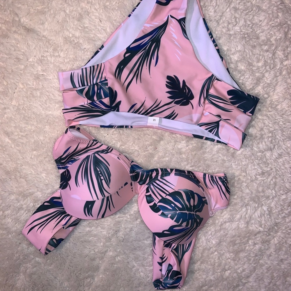 Bikini - Picture 11 of 13